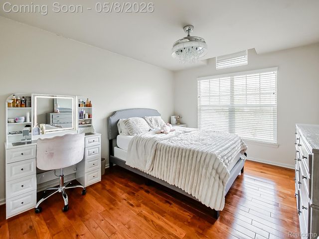5221 Sandlewood Drive, Commerce Charter Township, MI 48382