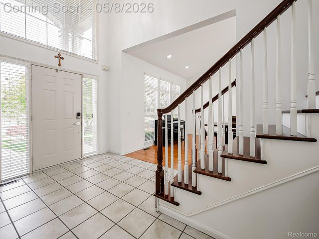 5221 Sandlewood Drive, Commerce Charter Township, MI 48382