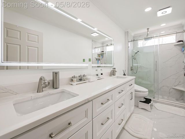 5221 Sandlewood Drive, Commerce Charter Township, MI 48382