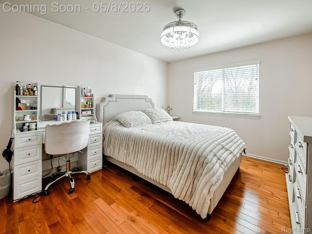 5221 Sandlewood Drive, Commerce Charter Township, MI 48382