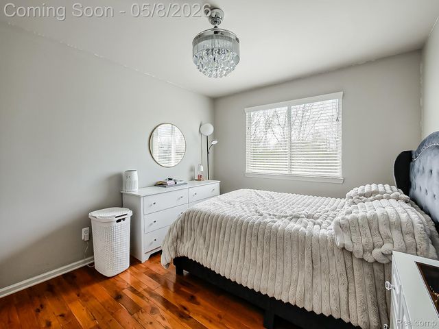 5221 Sandlewood Drive, Commerce Charter Township, MI 48382