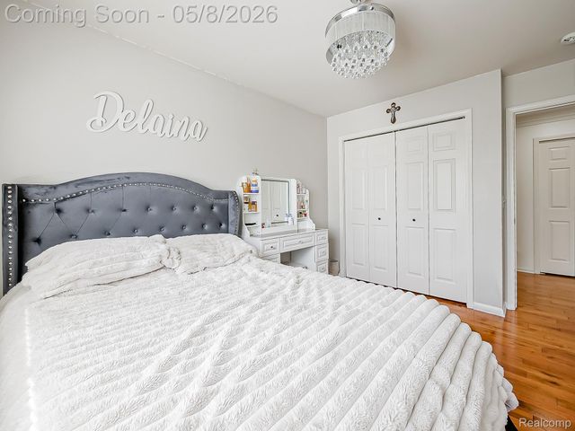 5221 Sandlewood Drive, Commerce Charter Township, MI 48382