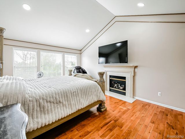 5221 Sandlewood Drive, Commerce Charter Township, MI 48382