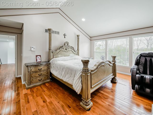 5221 Sandlewood Drive, Commerce Charter Township, MI 48382