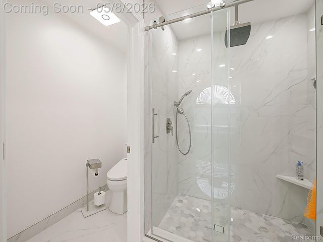 5221 Sandlewood Drive, Commerce Charter Township, MI 48382