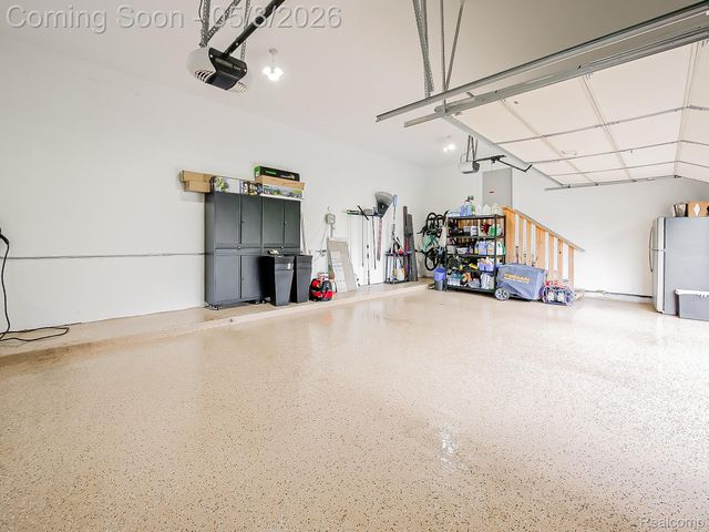 5221 Sandlewood Drive, Commerce Charter Township, MI 48382