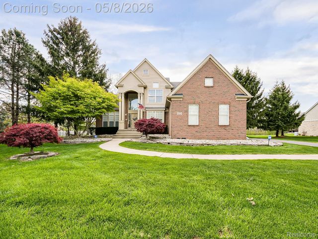 5221 Sandlewood Drive, Commerce Charter Township, MI 48382