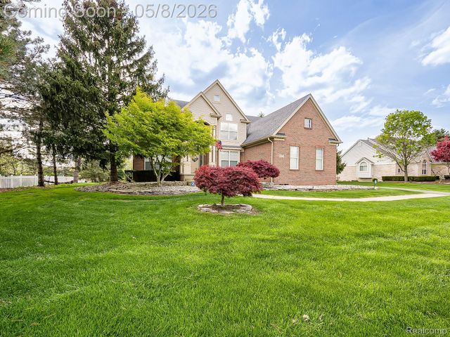 5221 Sandlewood Drive, Commerce Charter Township, MI 48382