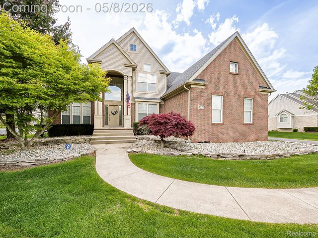 5221 Sandlewood Drive, Commerce Charter Township, MI 48382