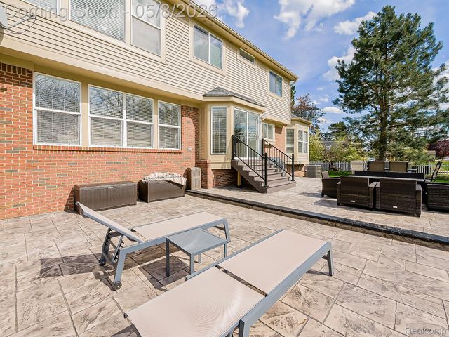 5221 Sandlewood Drive, Commerce Charter Township, MI 48382