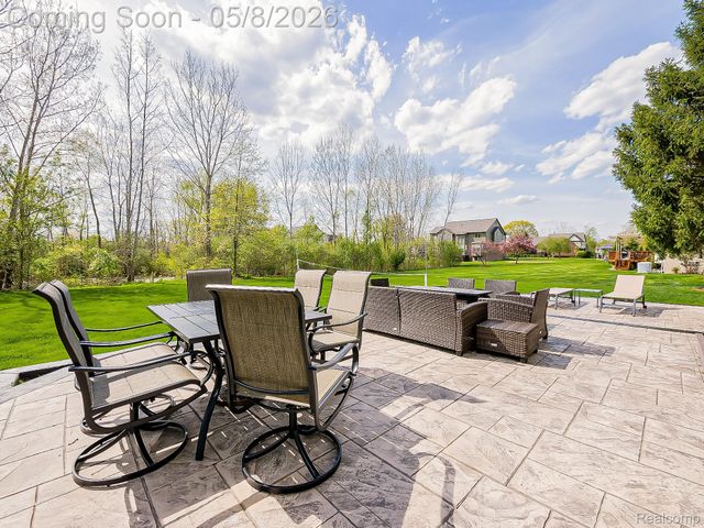 5221 Sandlewood Drive, Commerce Charter Township, MI 48382
