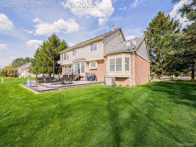 5221 Sandlewood Drive, Commerce Charter Township, MI 48382
