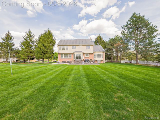 5221 Sandlewood Drive, Commerce Charter Township, MI 48382