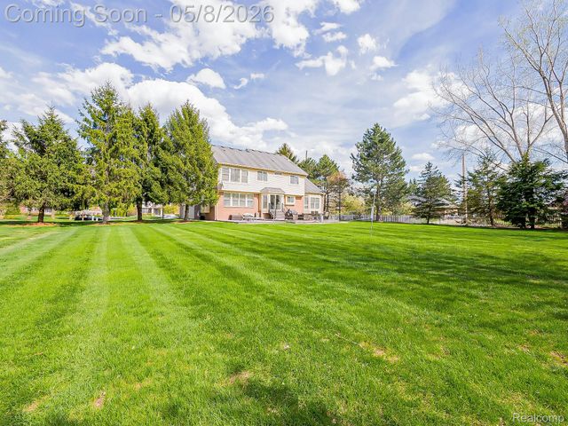5221 Sandlewood Drive, Commerce Charter Township, MI 48382