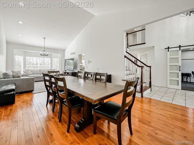 5221 Sandlewood Drive, Commerce Charter Township, MI 48382