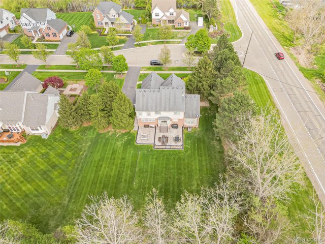 5221 Sandlewood Drive, Commerce Charter Township, MI 48382