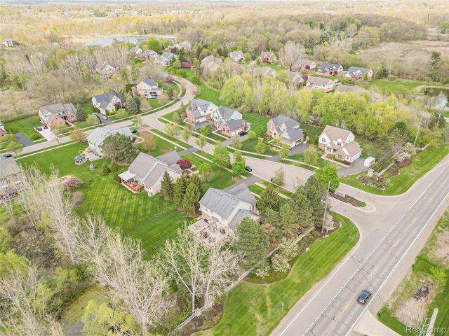 5221 Sandlewood Drive, Commerce Charter Township, MI 48382