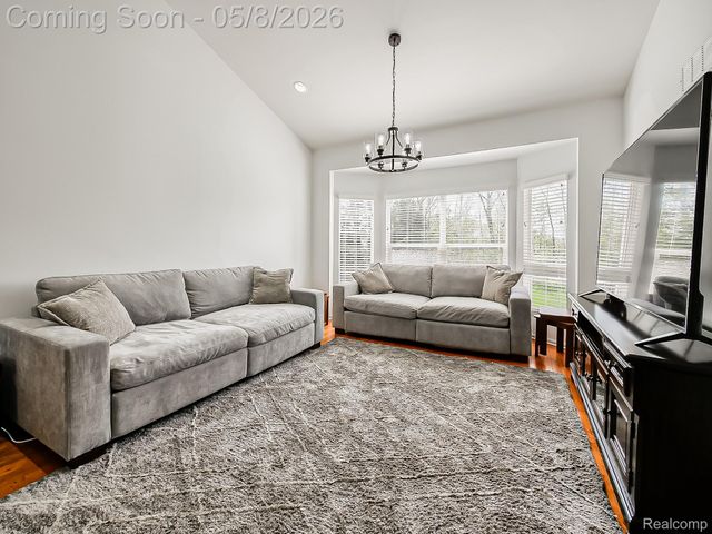 5221 Sandlewood Drive, Commerce Charter Township, MI 48382