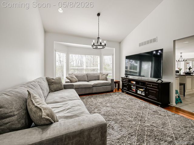 5221 Sandlewood Drive, Commerce Charter Township, MI 48382