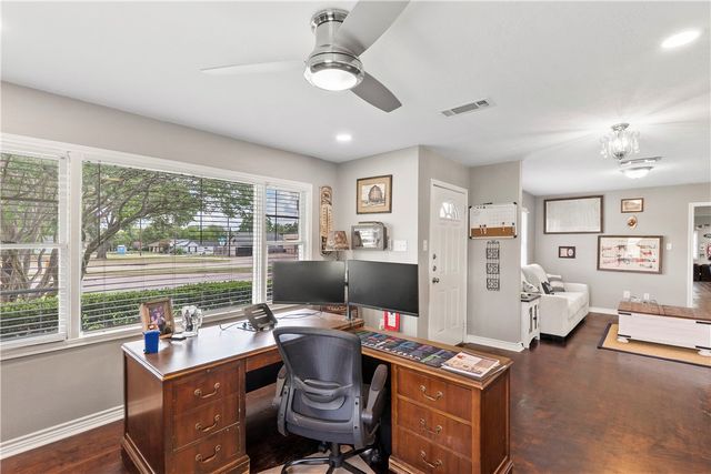 1105 San Jacinto Lane, Bryan, TX 77803