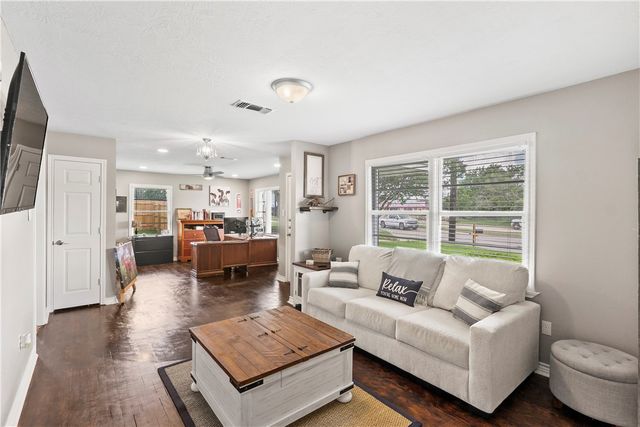 1105 San Jacinto Lane, Bryan, TX 77803