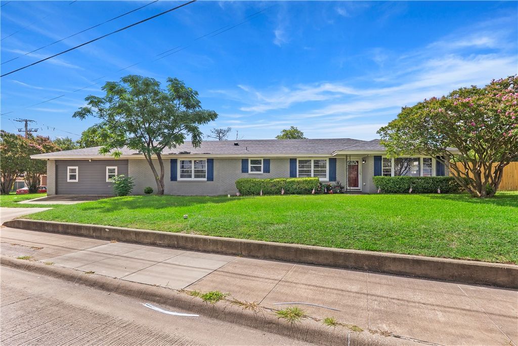1105 San Jacinto Lane, Bryan, TX 77803