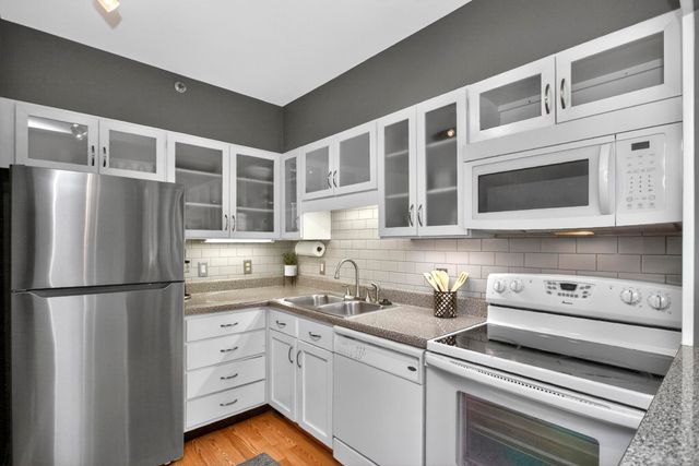 900 19th Ave S Apt 610, Nashville, TN 37212