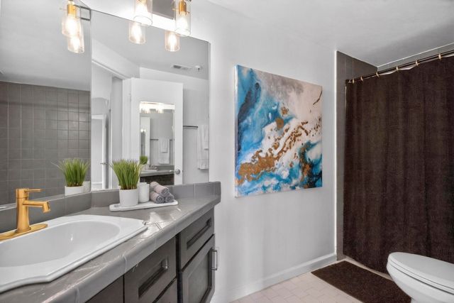 900 19th Ave S Apt 610, Nashville, TN 37212