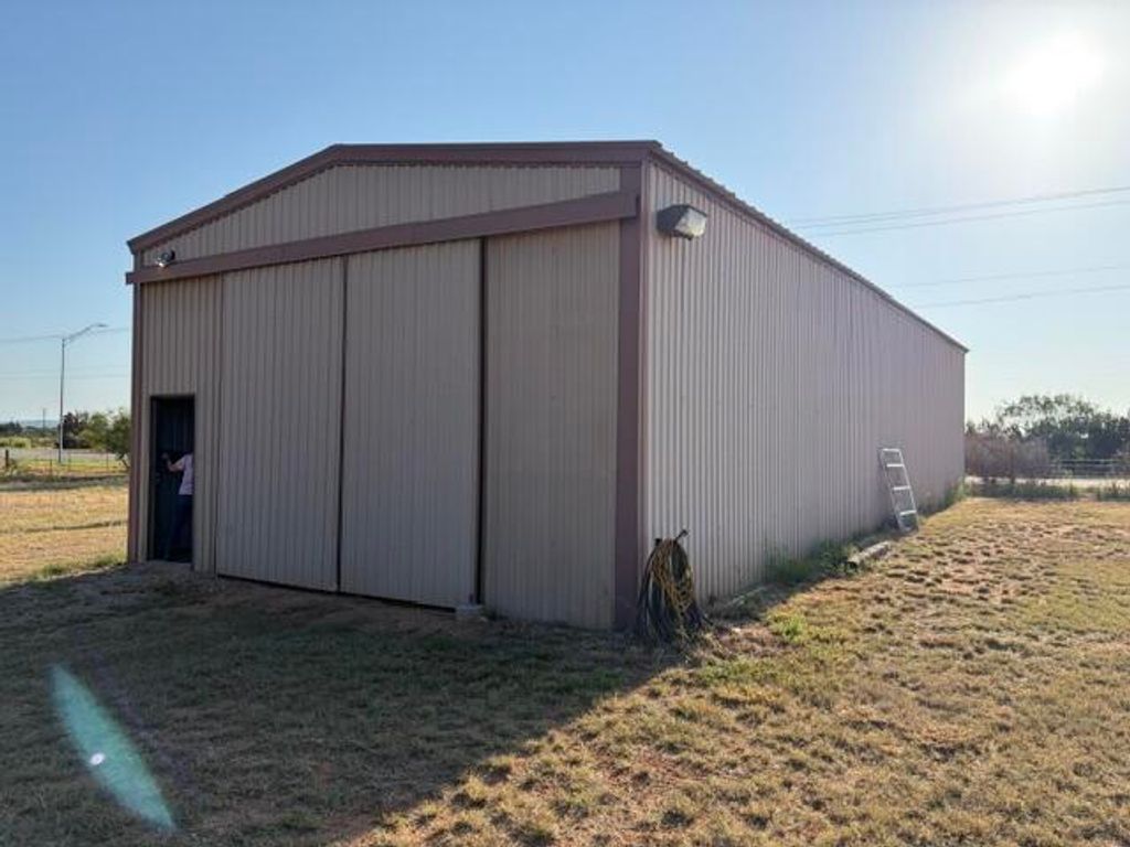 Image 3 of property listing at 2400 N Hwy 277, Blackwell, TX 79506