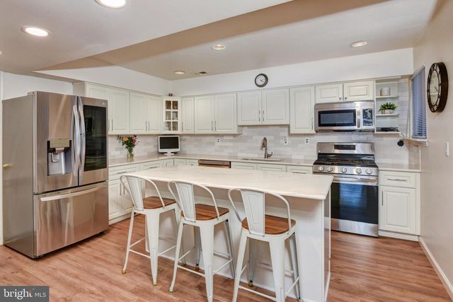 139 DAWN CT, Old Bridge, NJ 08857