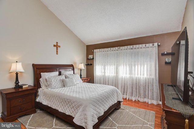 139 DAWN CT, Old Bridge, NJ 08857