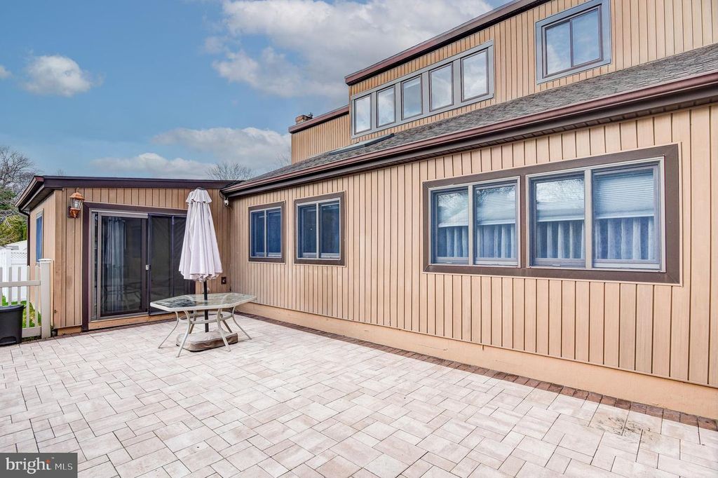 139 DAWN CT, Old Bridge, NJ 08857