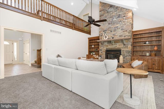 160 S ALLENTOWN RD, Telford, PA 18969