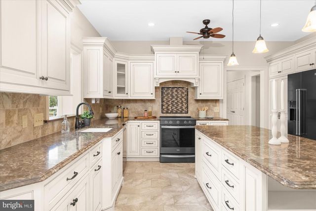 160 S ALLENTOWN RD, Telford, PA 18969