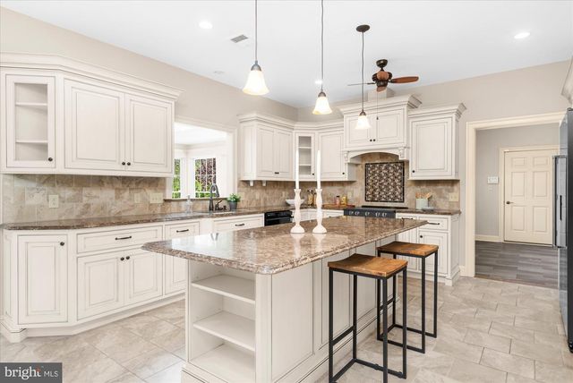 160 S ALLENTOWN RD, Telford, PA 18969