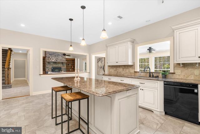 160 S ALLENTOWN RD, Telford, PA 18969
