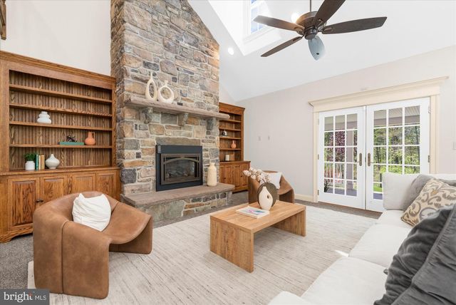 160 S ALLENTOWN RD, Telford, PA 18969
