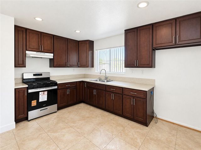 801 E Chestnut Street 8, Glendale, CA 91205