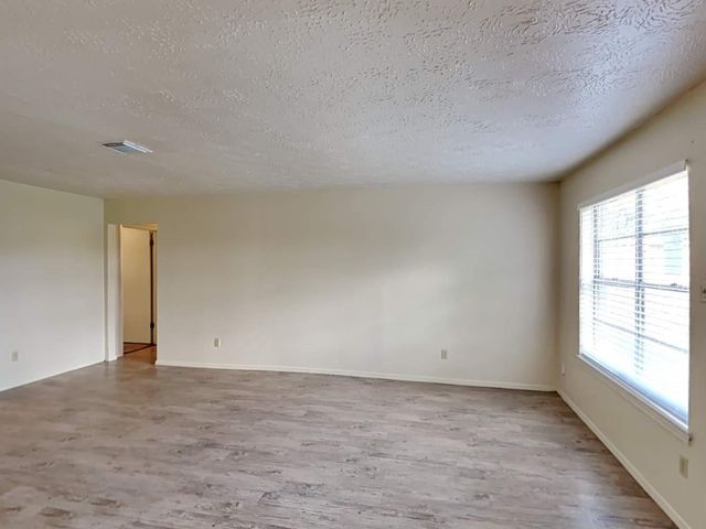 9812 Robin Street, La Porte, TX 77571