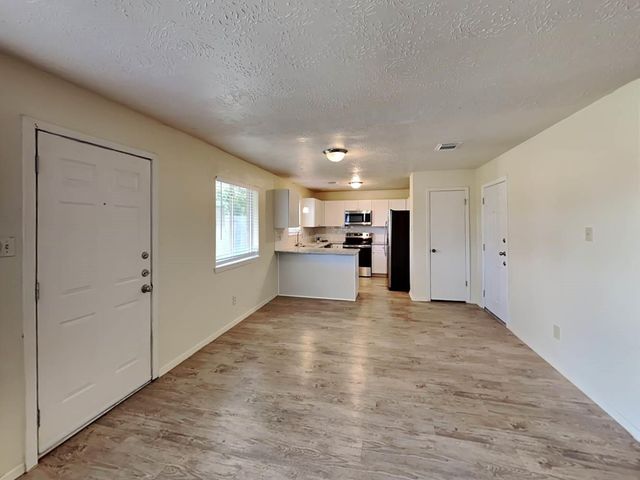 9812 Robin Street, La Porte, TX 77571