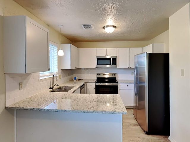 9812 Robin Street, La Porte, TX 77571