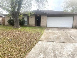 9812 Robin Street, La Porte, TX 77571