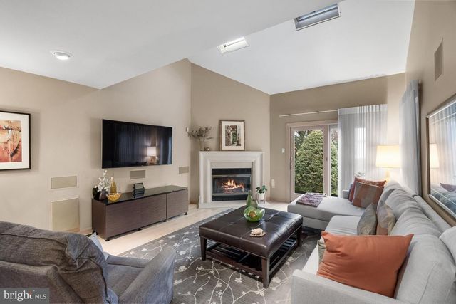 20 GOLF VIEW DR, Voorhees, NJ 08043