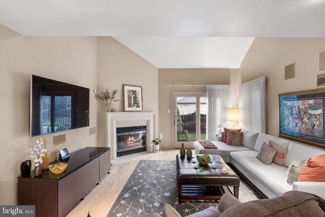 20 GOLF VIEW DR, Voorhees, NJ 08043