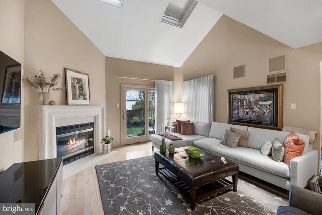 20 GOLF VIEW DR, Voorhees, NJ 08043