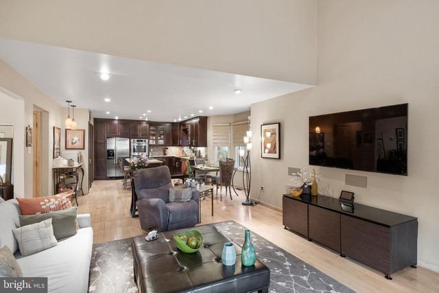 20 GOLF VIEW DR, Voorhees, NJ 08043