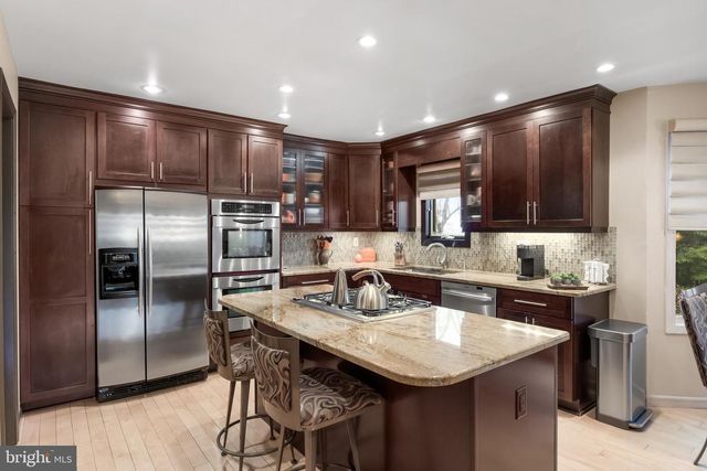 20 GOLF VIEW DR, Voorhees, NJ 08043