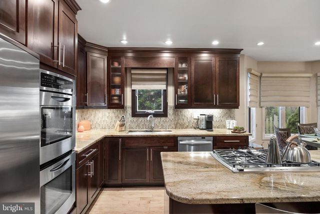 20 GOLF VIEW DR, Voorhees, NJ 08043