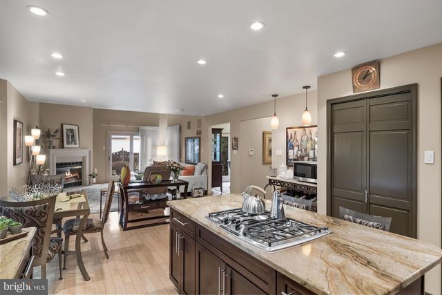 20 GOLF VIEW DR, Voorhees, NJ 08043