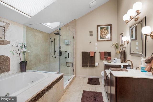 20 GOLF VIEW DR, Voorhees, NJ 08043